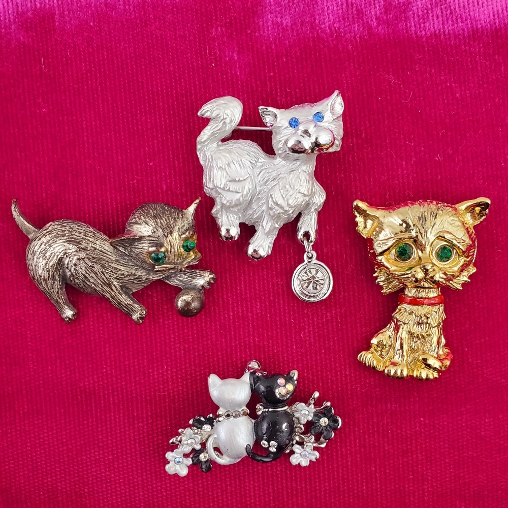 4 Vintage Cat Brooches Pins Collection